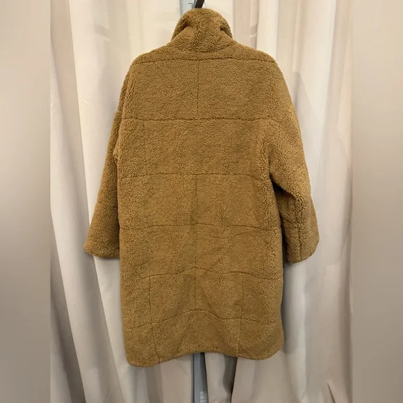 FRAME
Quilted teddy fleece coat NWOT - Picture 3 of 10